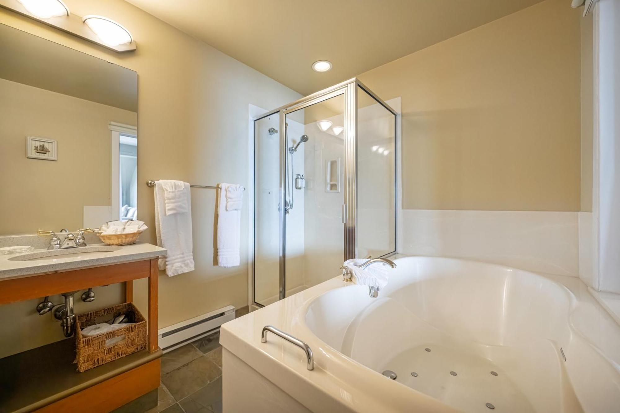 Sidney Waterfront Inn & Suites Ngoại thất bức ảnh