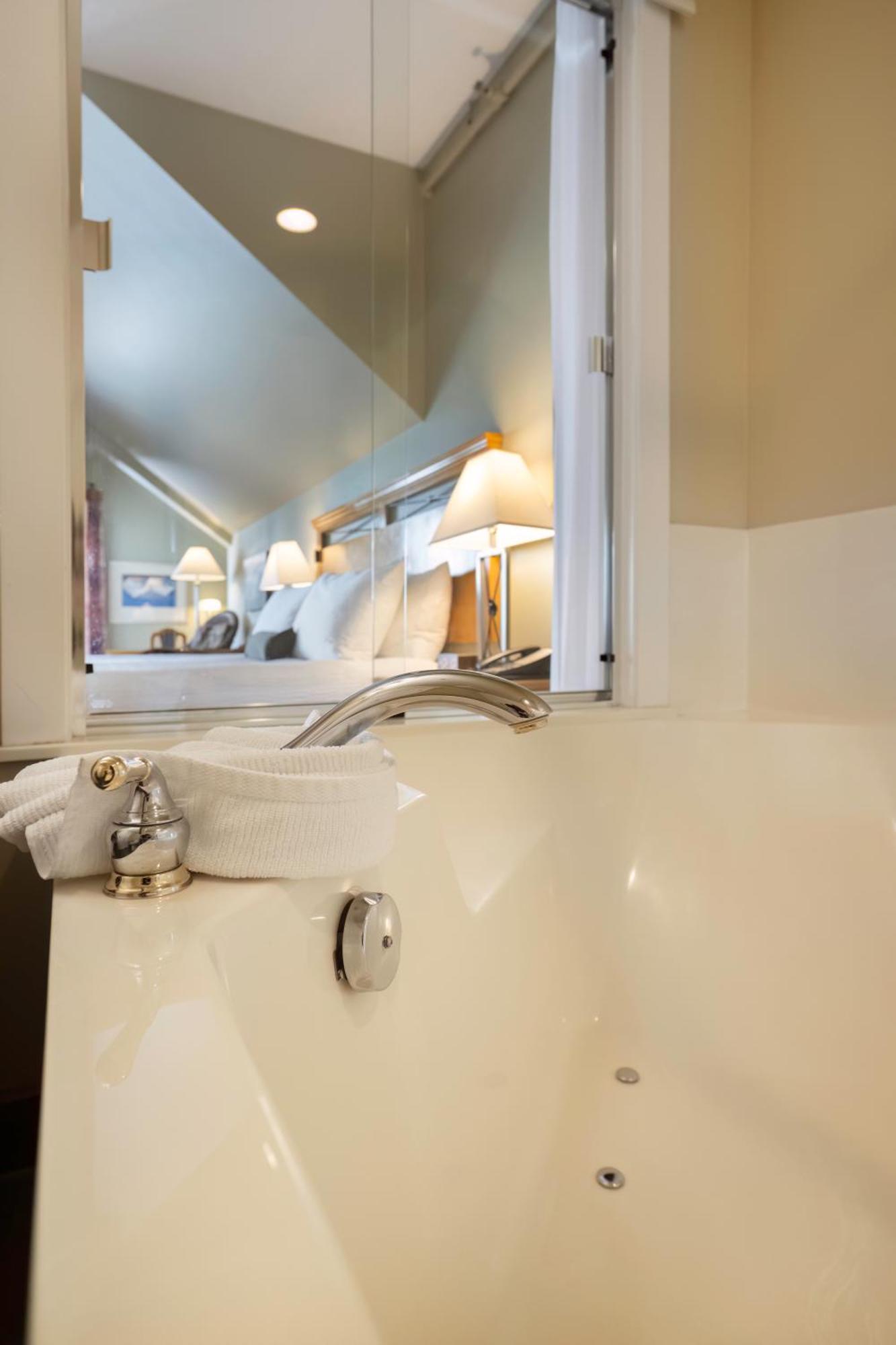 Sidney Waterfront Inn & Suites Ngoại thất bức ảnh